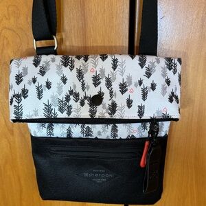 Sherpani Black Pica Adjustable Crossbody Purse Mountain Tree/Hearts